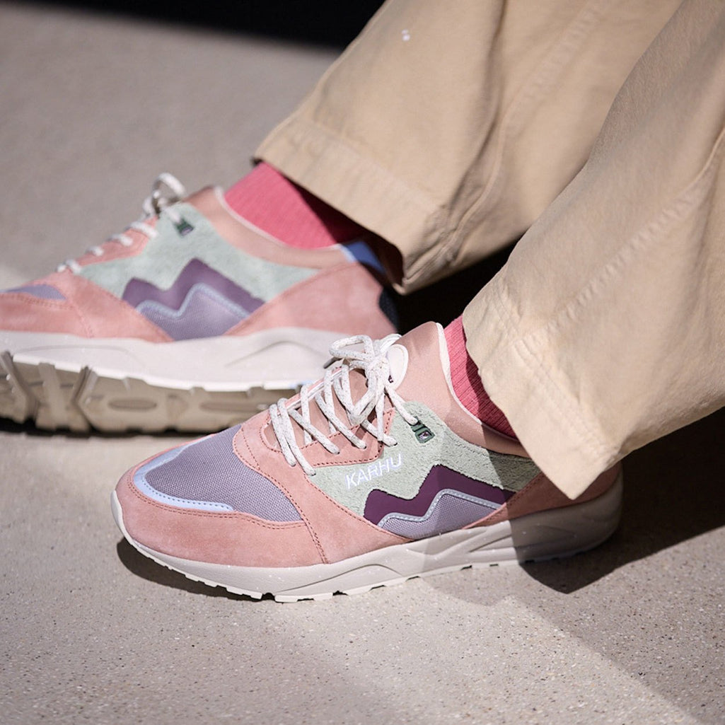 KARHU Aria 95 - Warm Taupe / Fig | Lifestyle sneaker mood