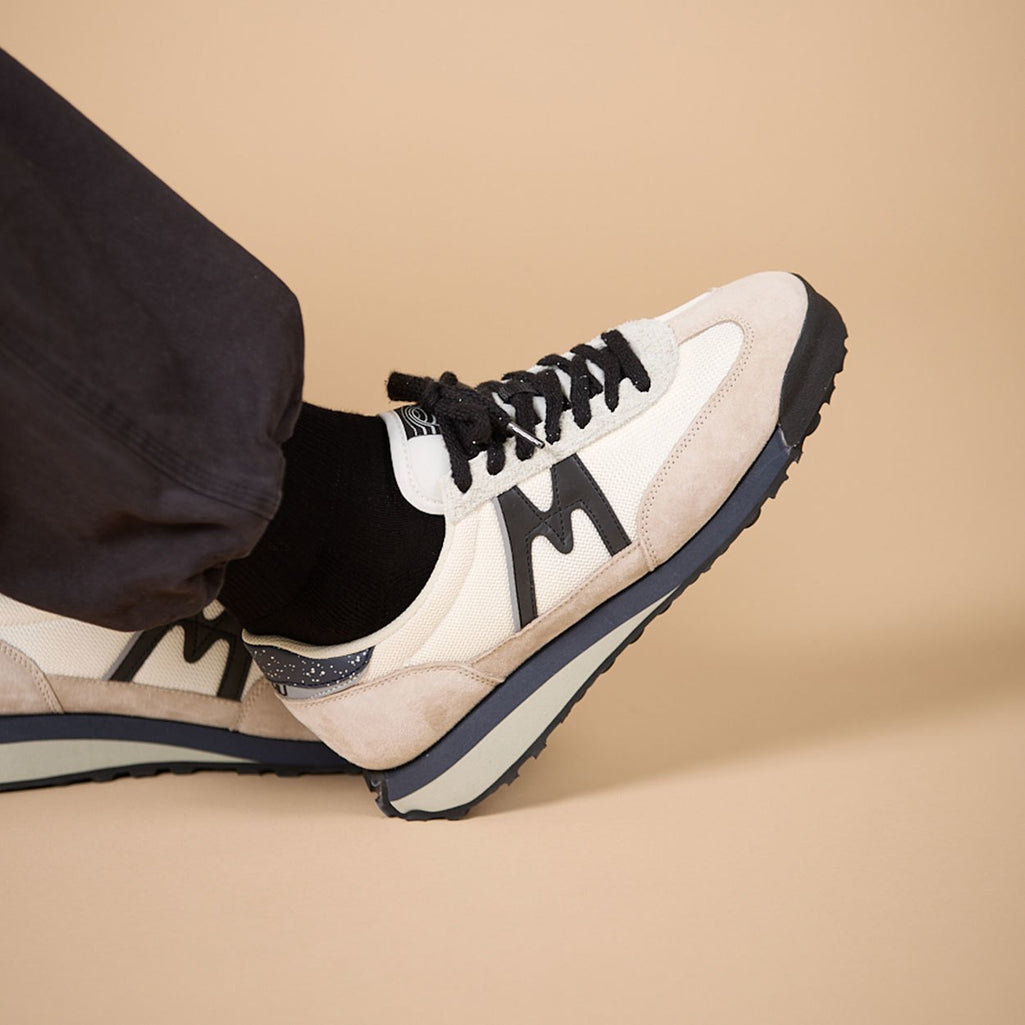 KARHU Mestari Control - Silver Lining / Jet Black | Lifestyle sneaker mood