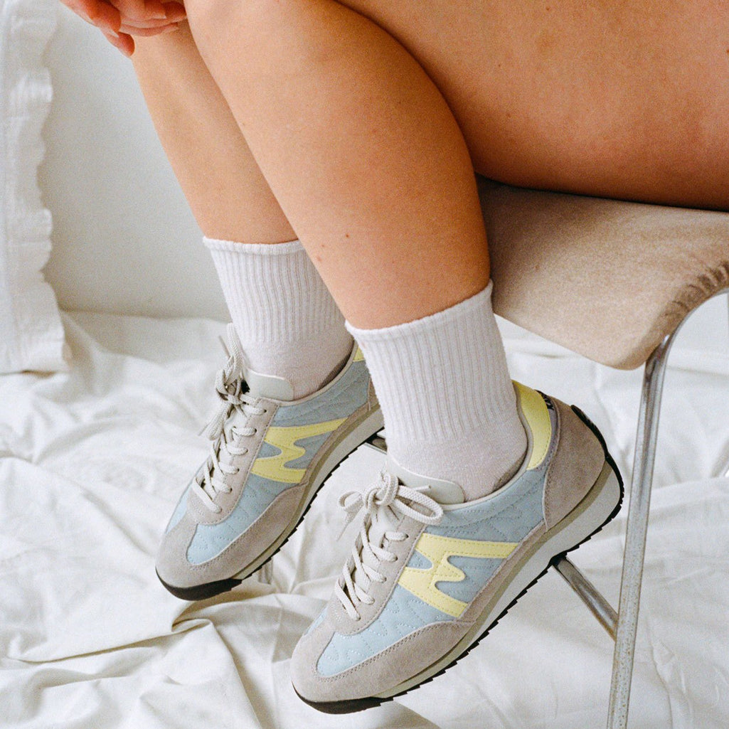 Karhu-Mestari-Aqua-Gray-Wax-Yellow-F805092-mood