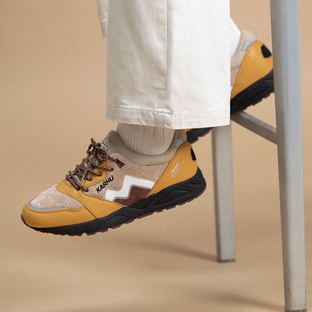 Karhu Aria 95 - Oak buff / white