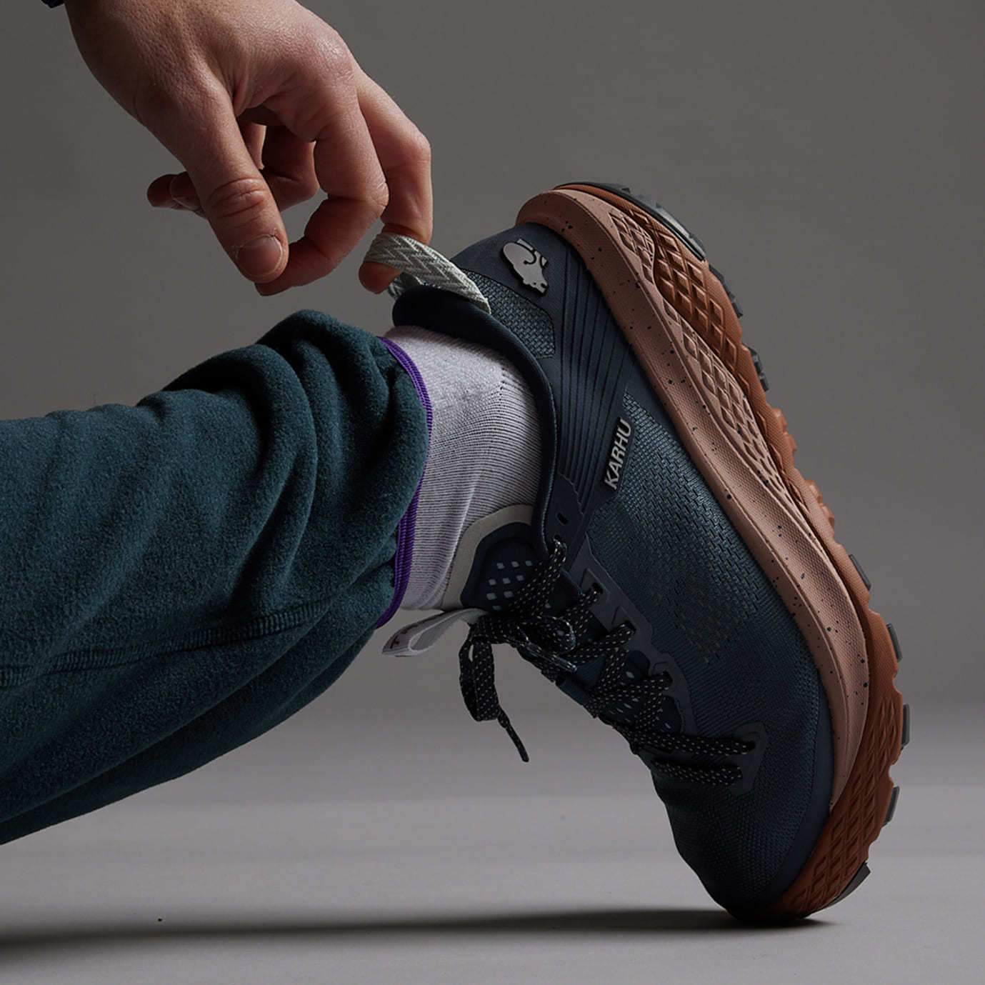 KARHU★IKONI TRAIL WR★厚底★兼用★STORMY WEATHER/RUGBY TAN Men's KARHU Ikoni Trail 1.0 Water Resistant Spring 2024