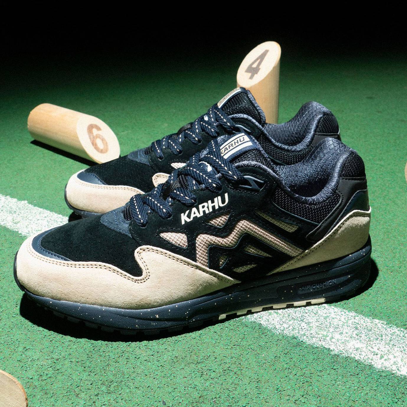 KARHU LEGACY 96 - IRISH CREAM / JET BLACK