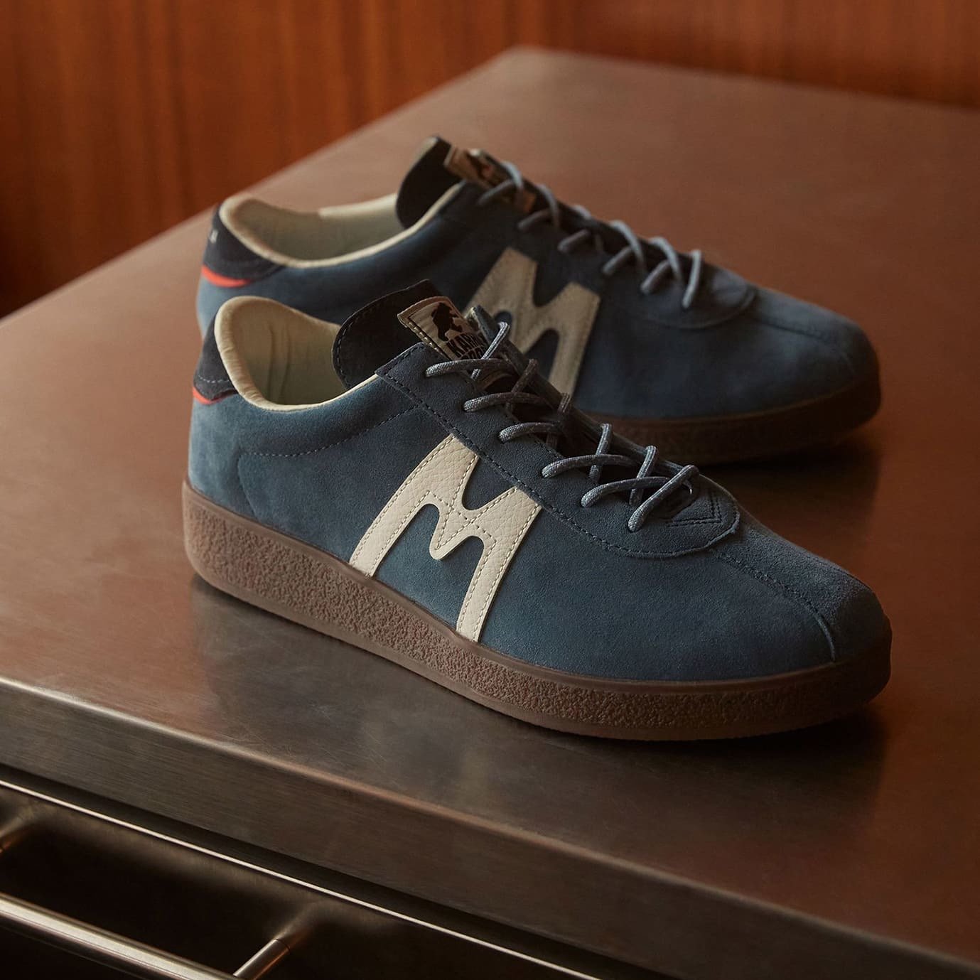 KARHU-trampas-china-blue-bright-white_mood