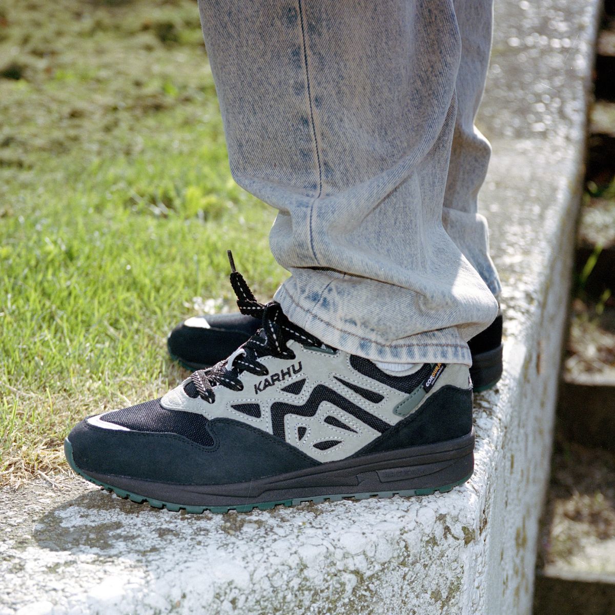 Karhu Legacy 96 - Caviar / Abbey Stone​ | F806073​ sneakers