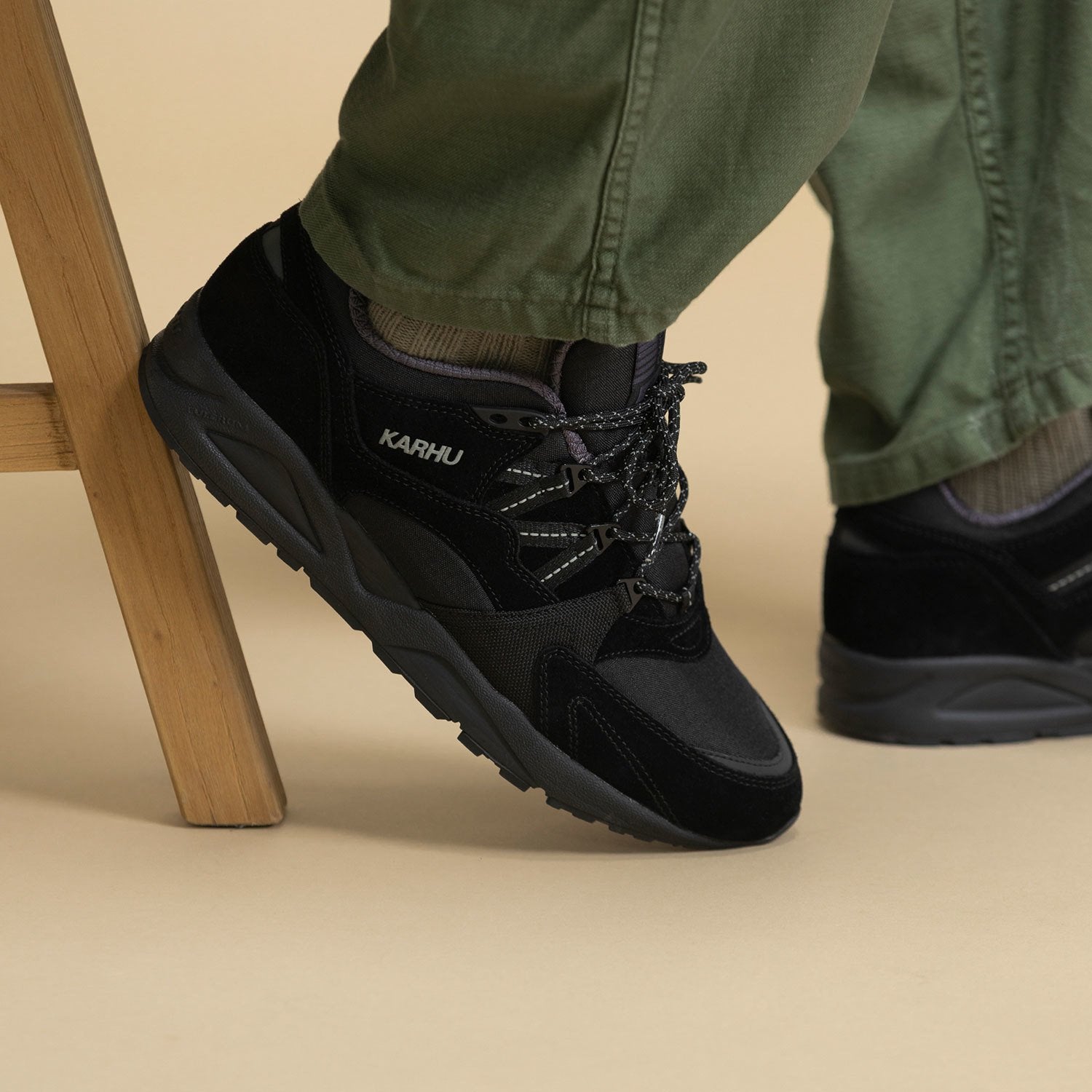 Karhu Fusion 2.0 – Jet Black / Nine Iron | Retro sneakers – Karhu EU