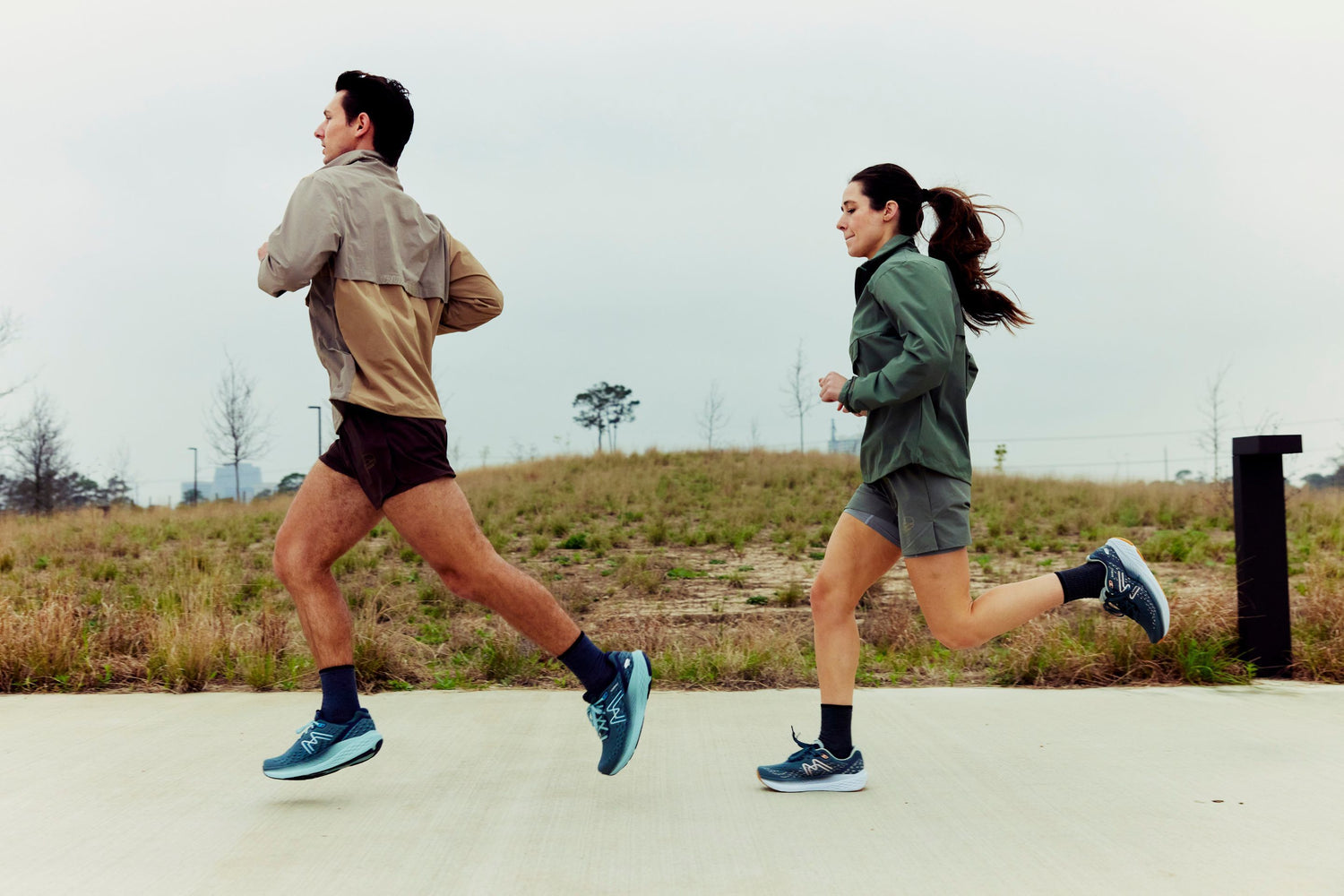 Two runners on the KARHU Mestari Run grey colourway