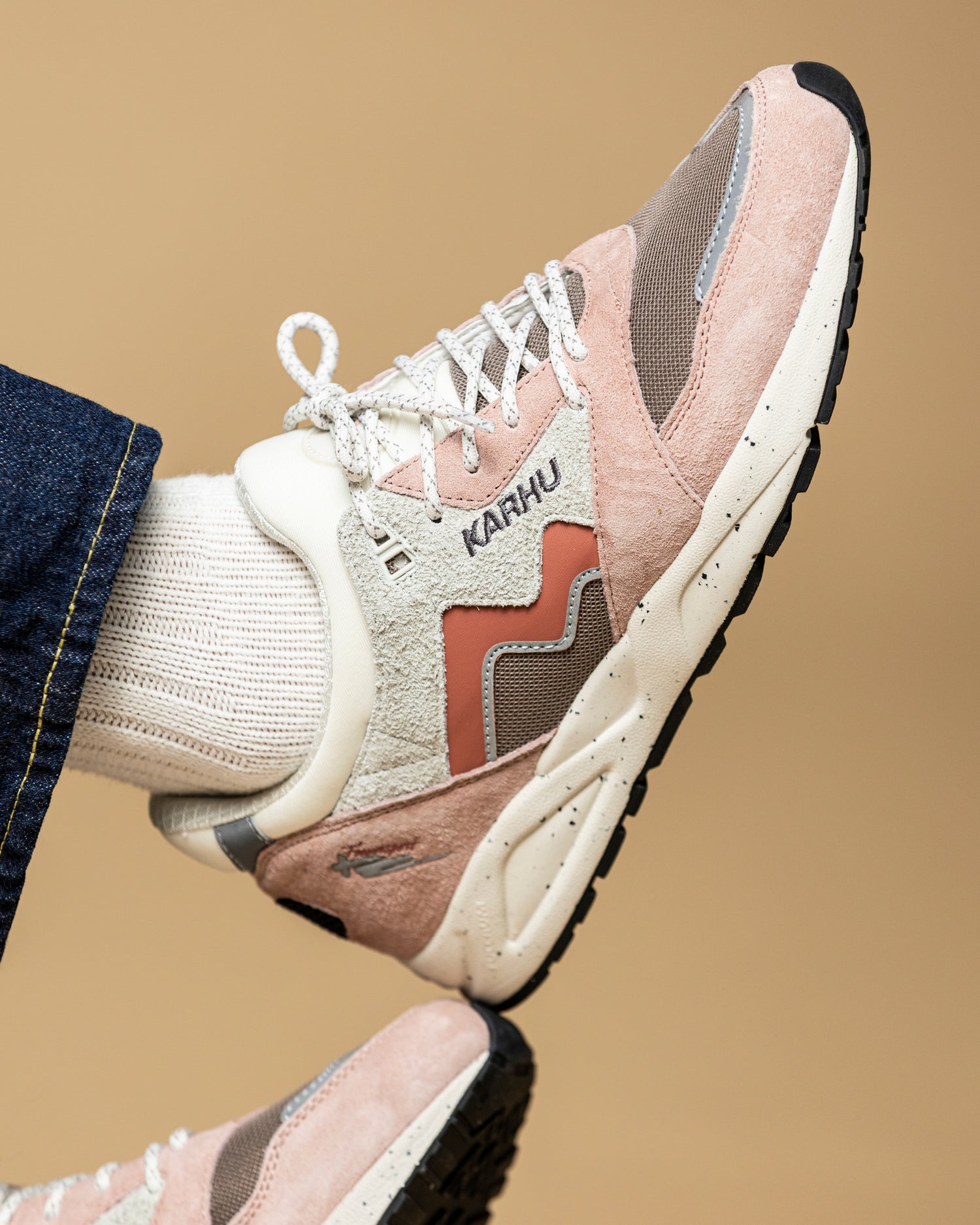 Karhu Aria 95 – Adobe Rose / Light Mahogany | Vintage-inspired