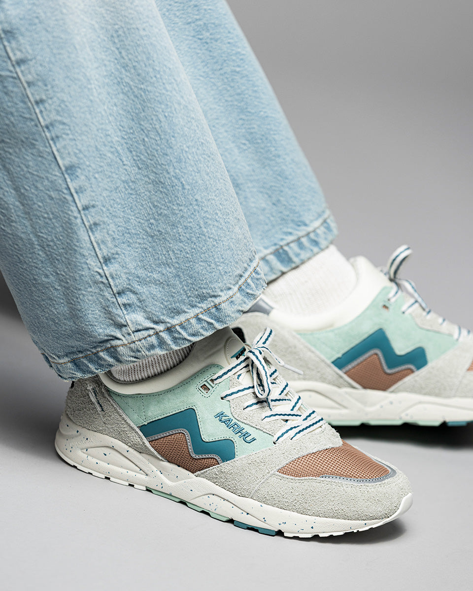 Karhu Aria 95 – Foggy Dew / Brittany Blue | Vintage-inspired
