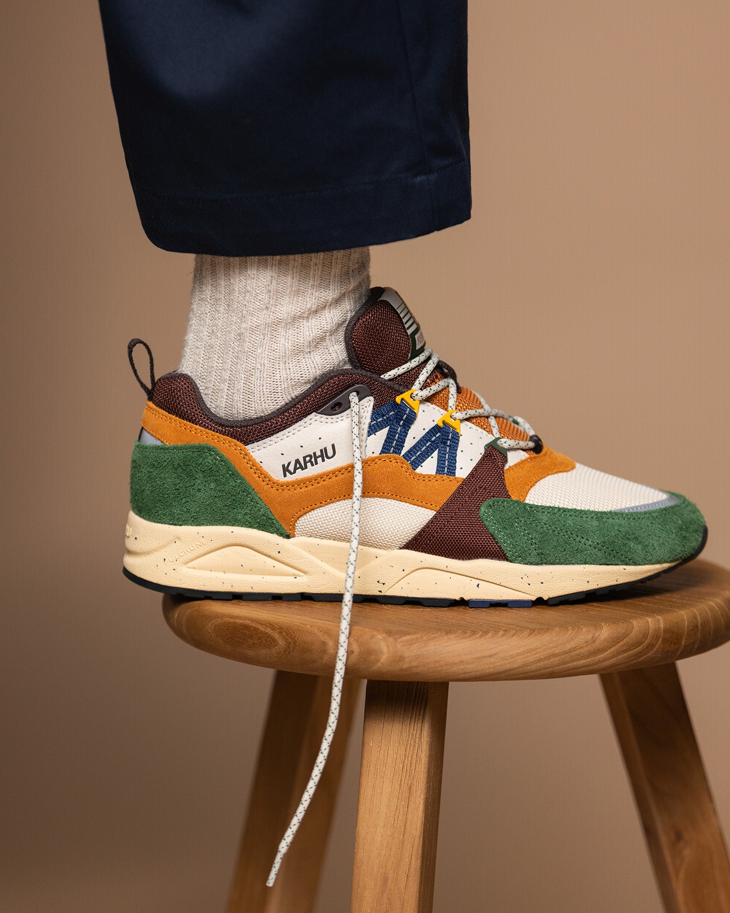 Karhu Fusion 2.0 – Douglas Fir / Navy Peony | Retro sneakers