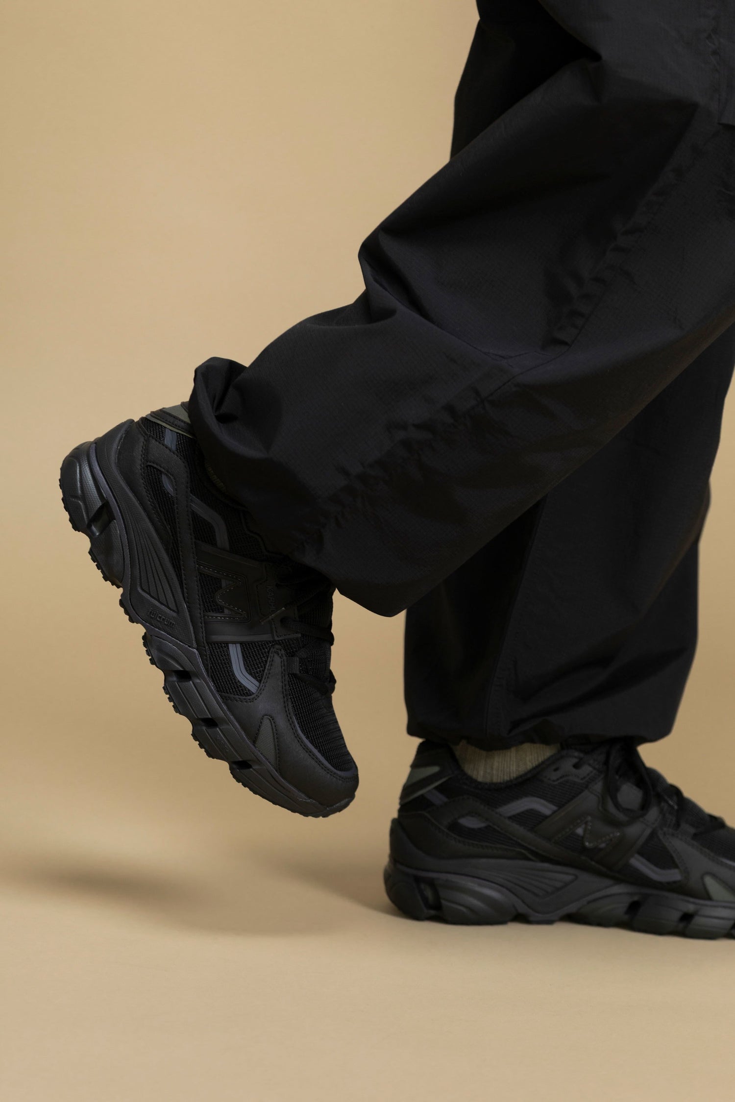 SUPER FULCRUM - BLACK / BLACK