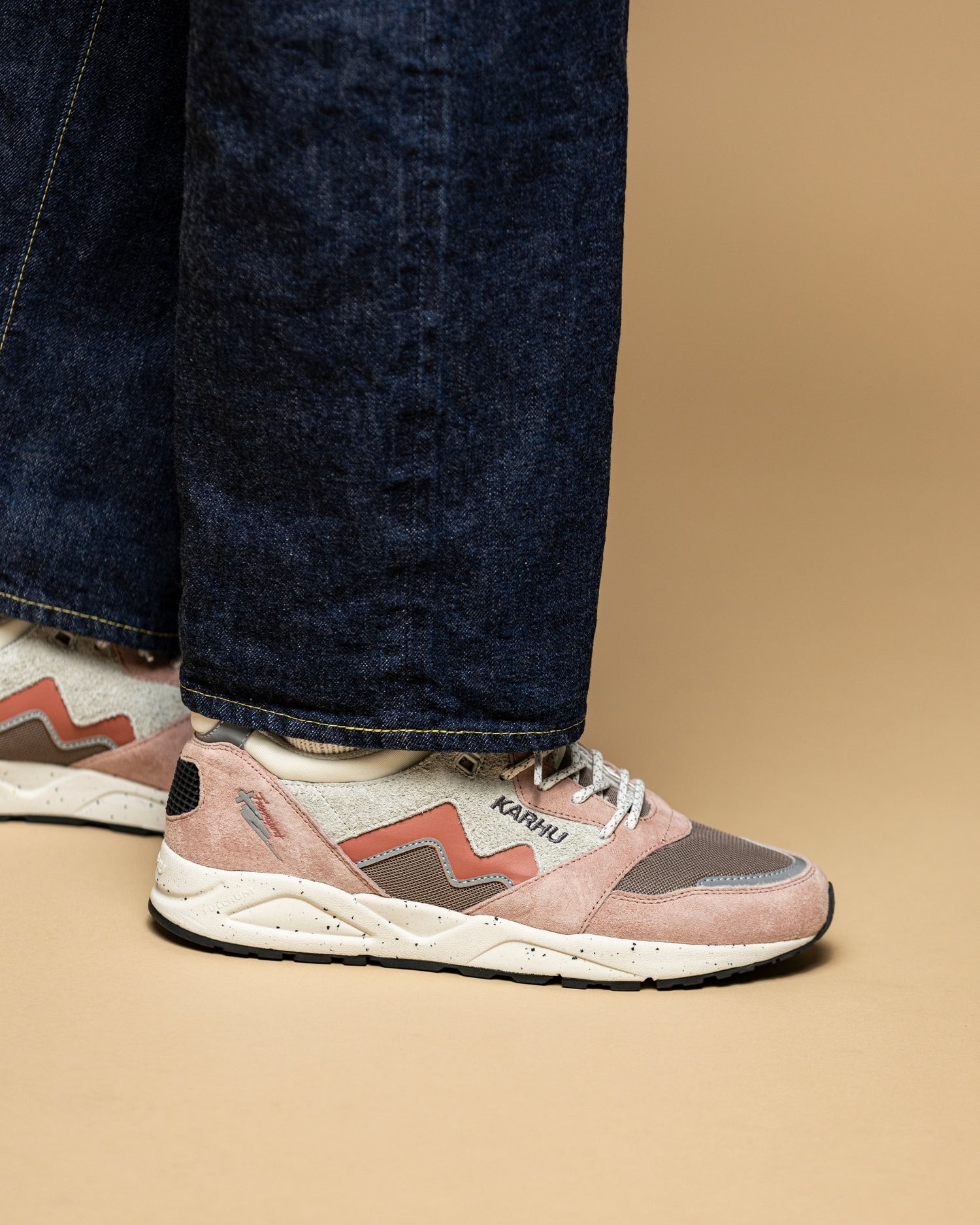 Karhu Aria 95 – Adobe Rose / Light Mahogany | Vintage-inspired