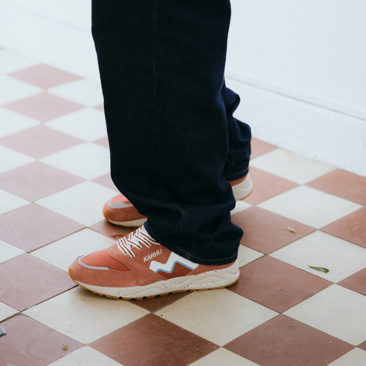 ARIA 95 - LIGHT MAHOGANY / WHITE