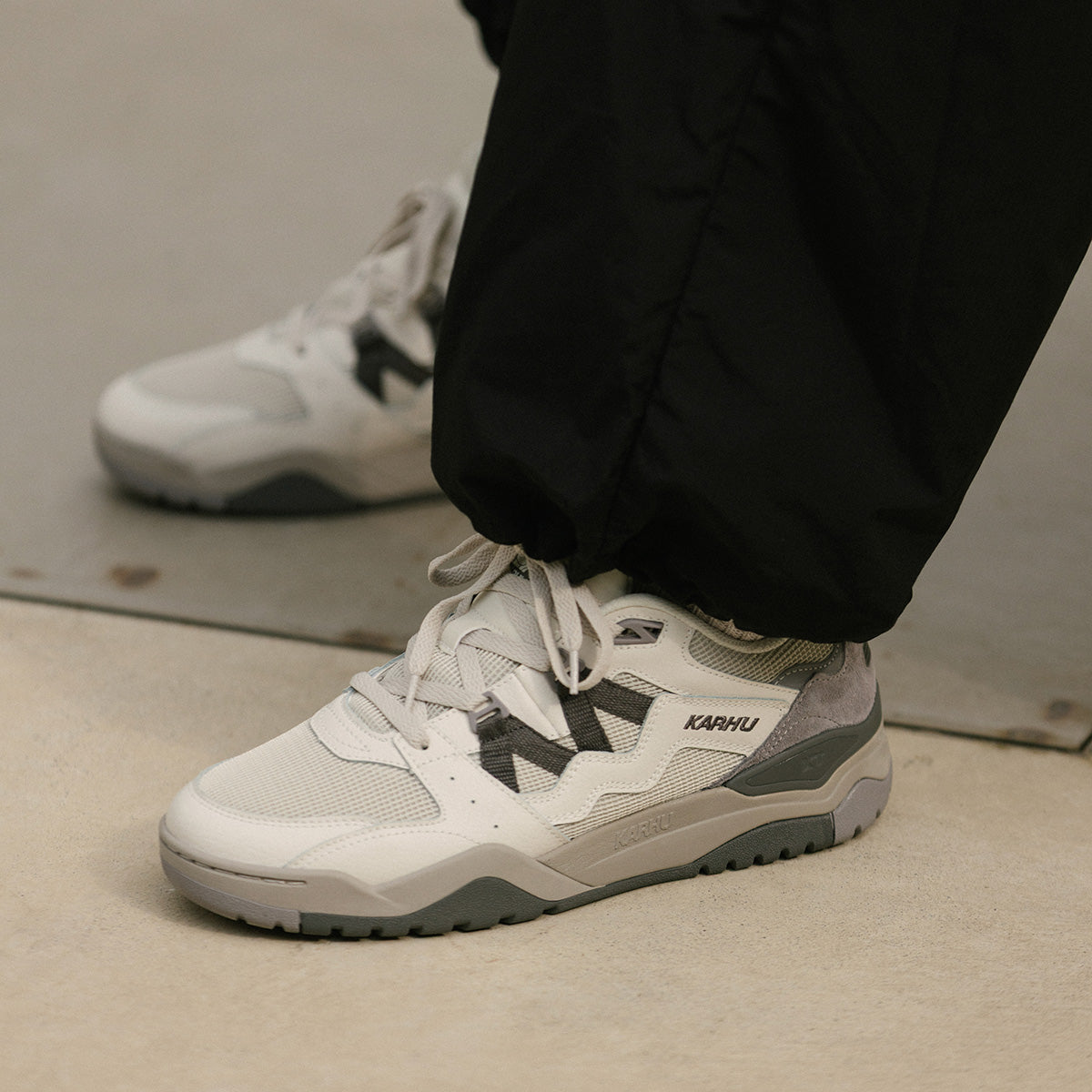 KARHU スニーカー ホワイト/グレー Karhu Fusion XT - Blanc de Blanc / Dark Gull Gray. Lifestyle
