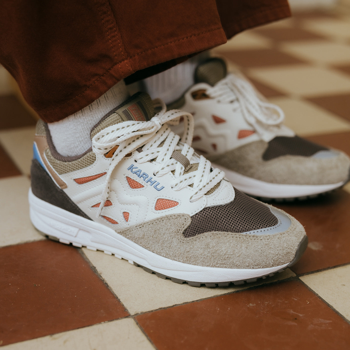 Karhu Legacy 96 – Dark Gull Gray / Light Mahogany. Comfortable