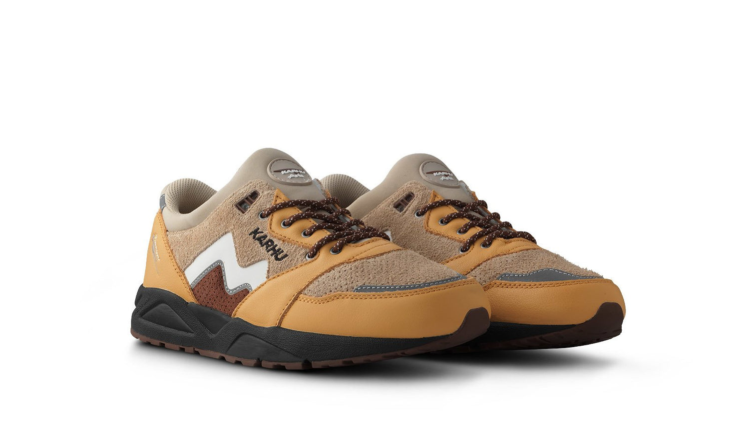 Karhu Aria 95 - Oak buff / white 